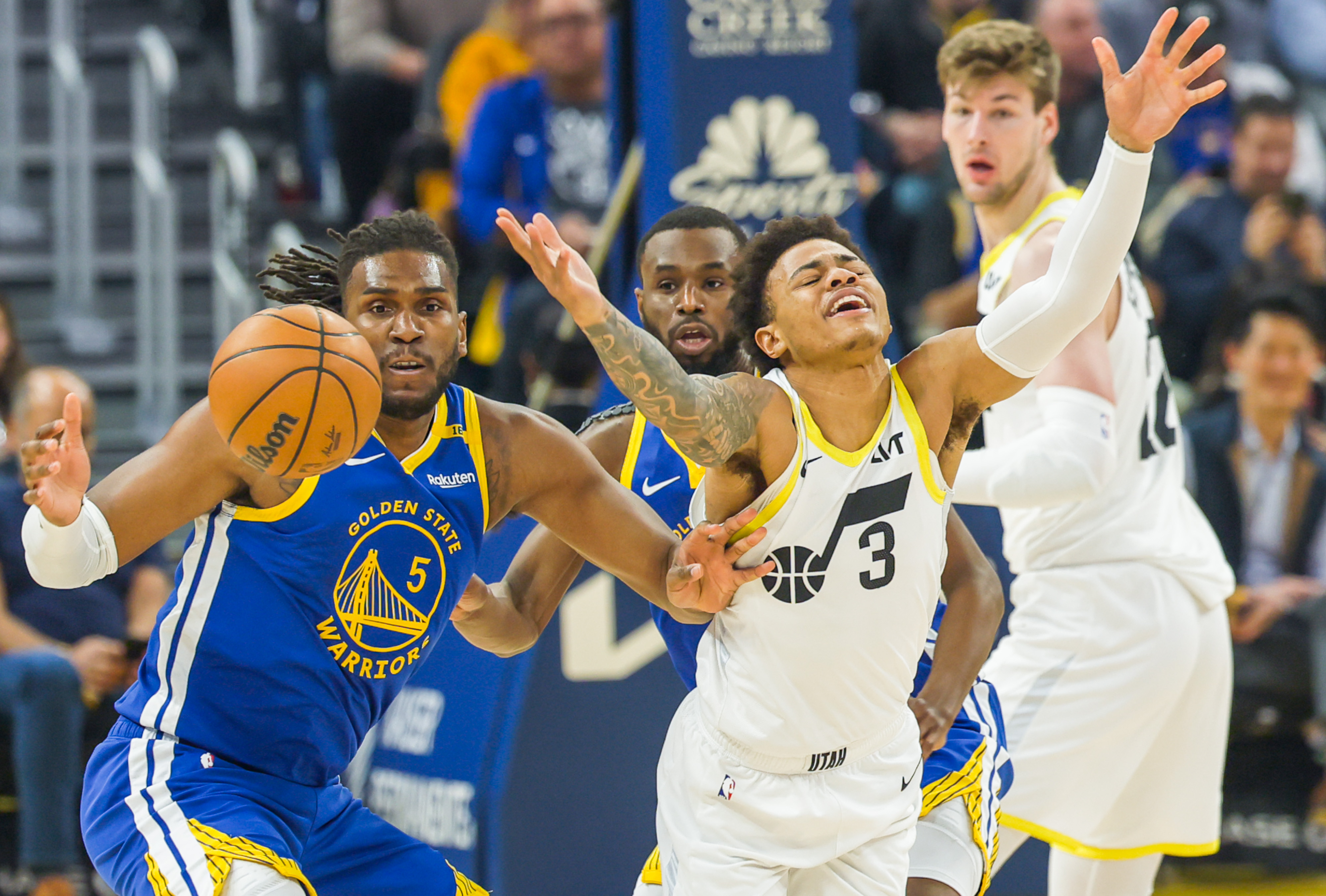 包含清晨犹他爵士备战NBA常规赛，内部沟通细节曝光，目标明确，年轻球员得到机会的词条