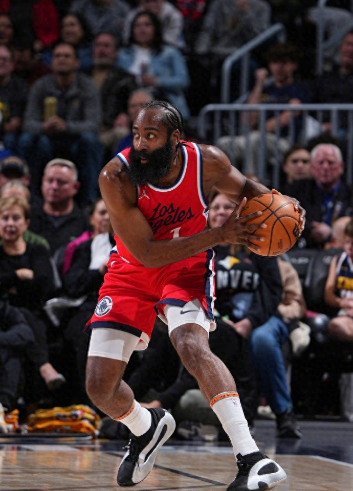 关于NBA常规赛赛程吃紧，洛杉矶湖人转会期刷新队史纪录，震撼外界，球探报告显示潜力的信息